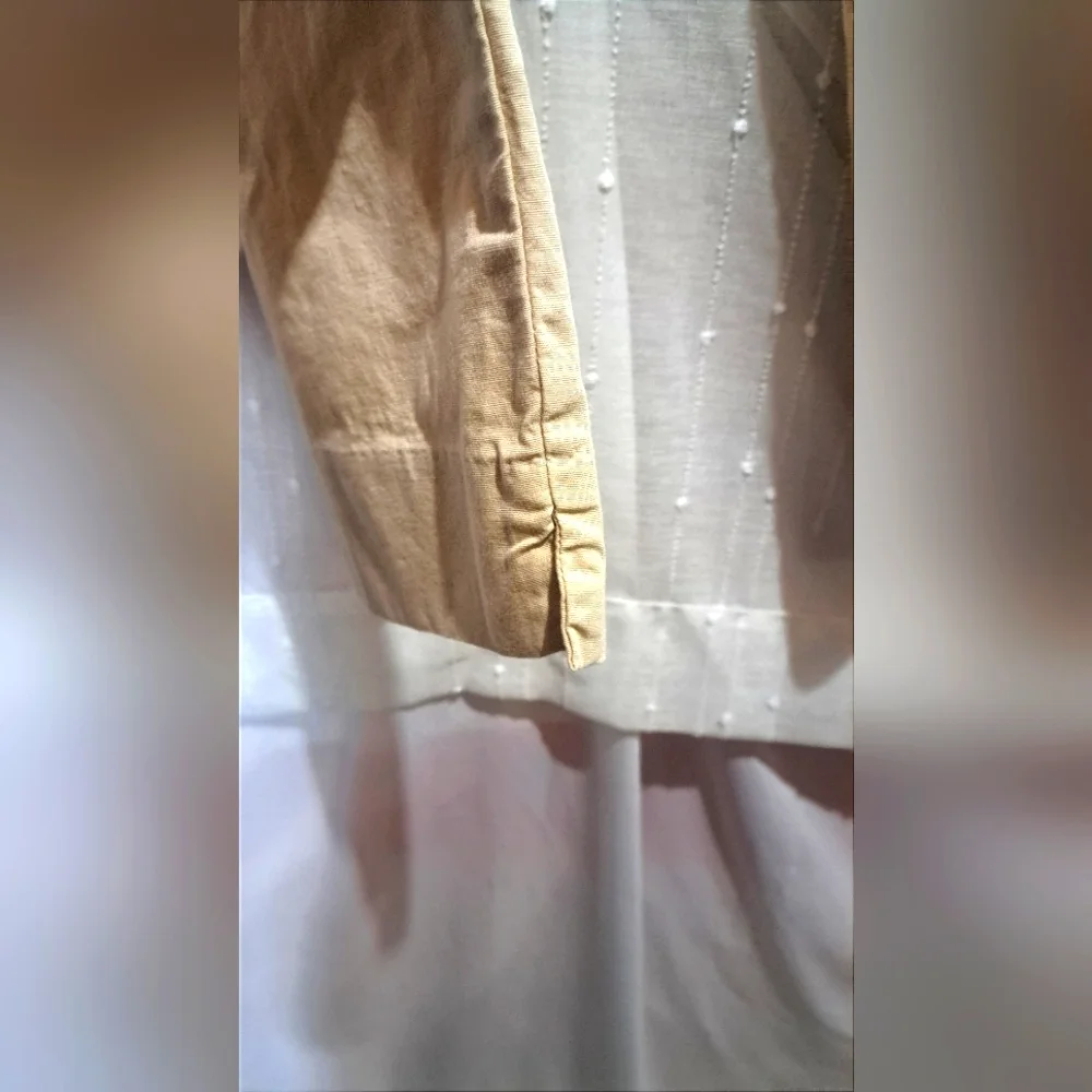 Jones New York Signature Petite Stretch Capris  in Beigy Cream. - Picture 5 of 9